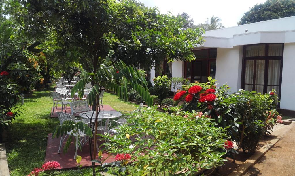 Hotel Melbourne Tourist Rest Anuradhapura Esterno foto