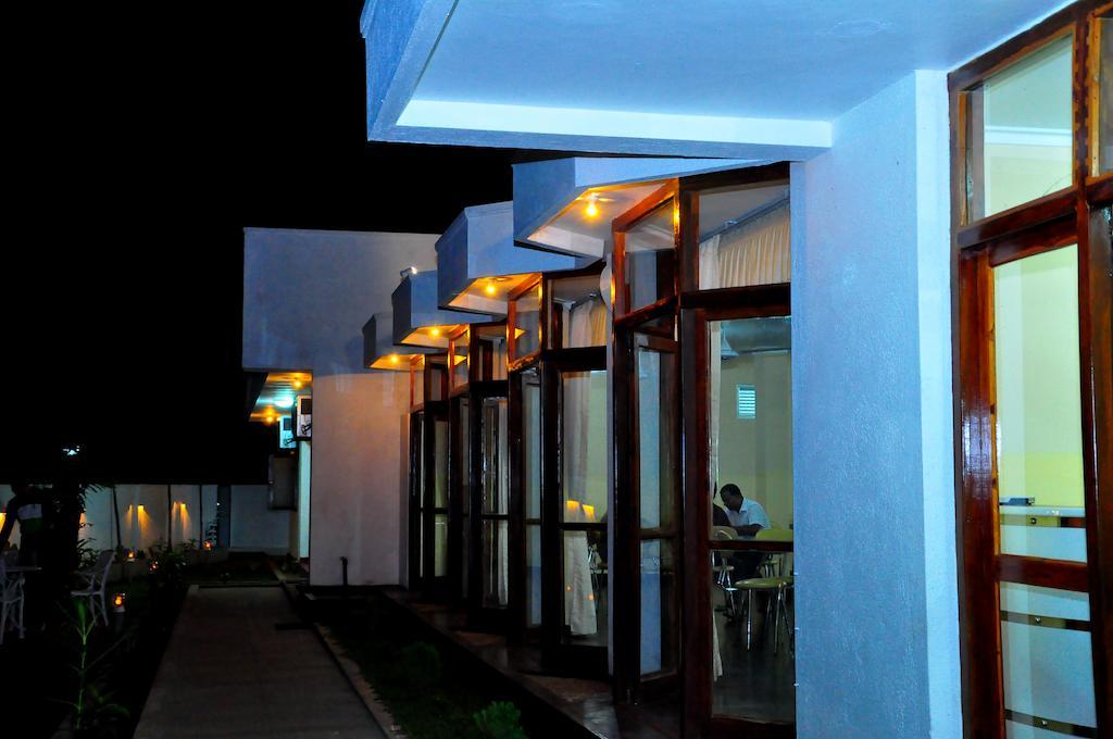 Hotel Melbourne Tourist Rest Anuradhapura Esterno foto