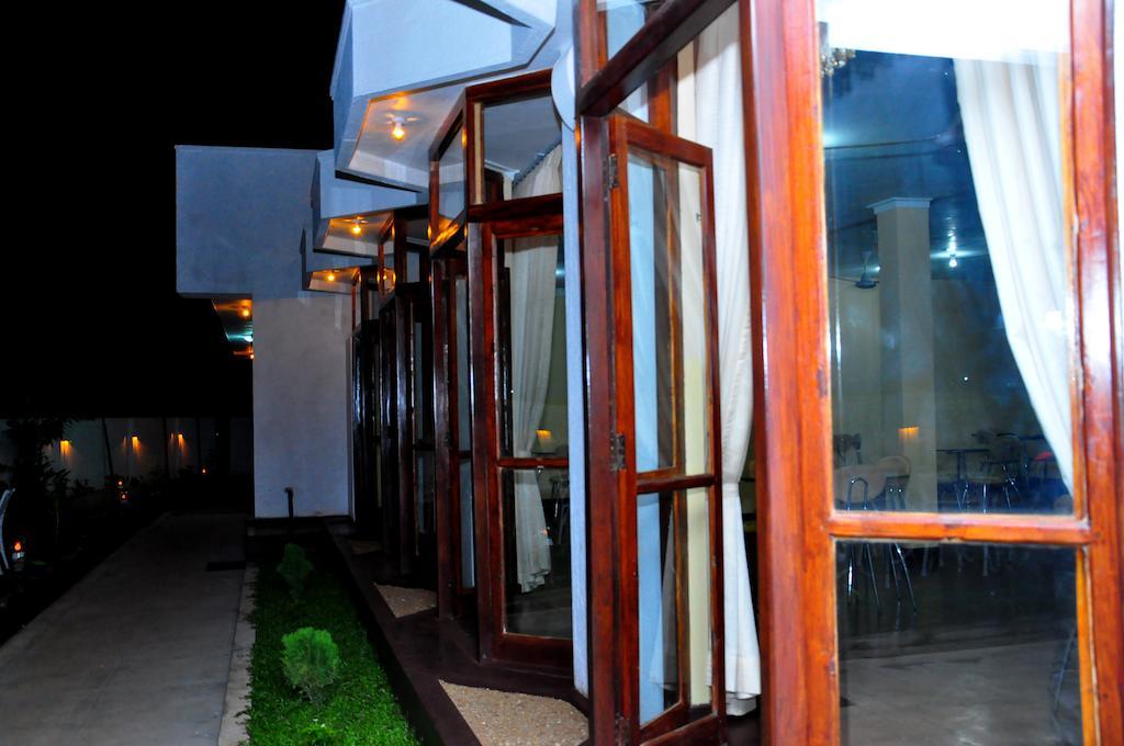 Hotel Melbourne Tourist Rest Anuradhapura Esterno foto