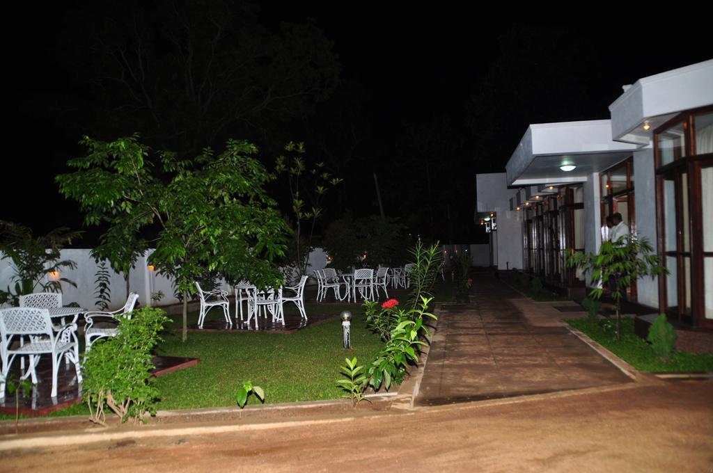 Hotel Melbourne Tourist Rest Anuradhapura Esterno foto