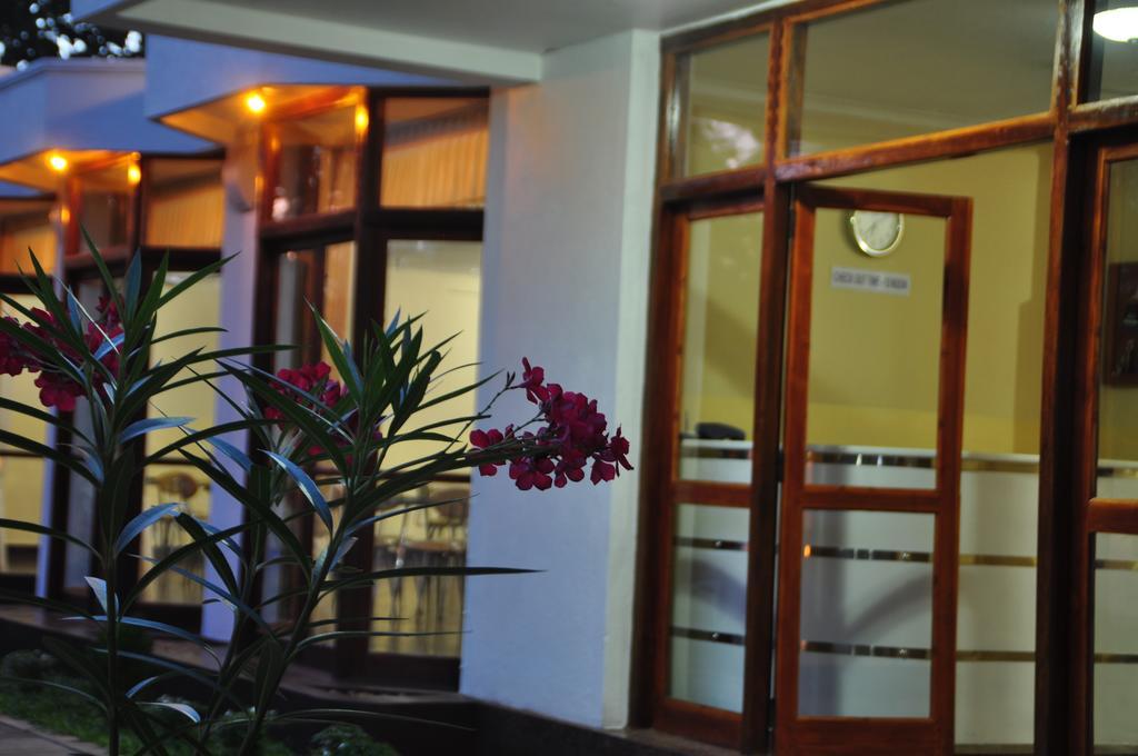 Hotel Melbourne Tourist Rest Anuradhapura Esterno foto