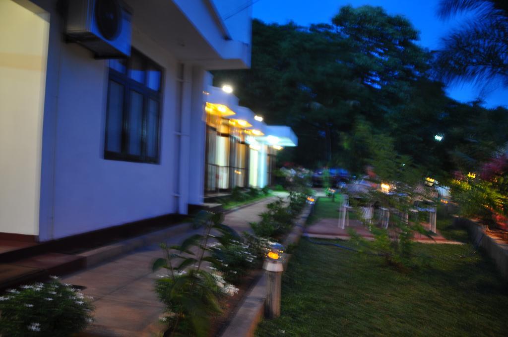 Hotel Melbourne Tourist Rest Anuradhapura Esterno foto