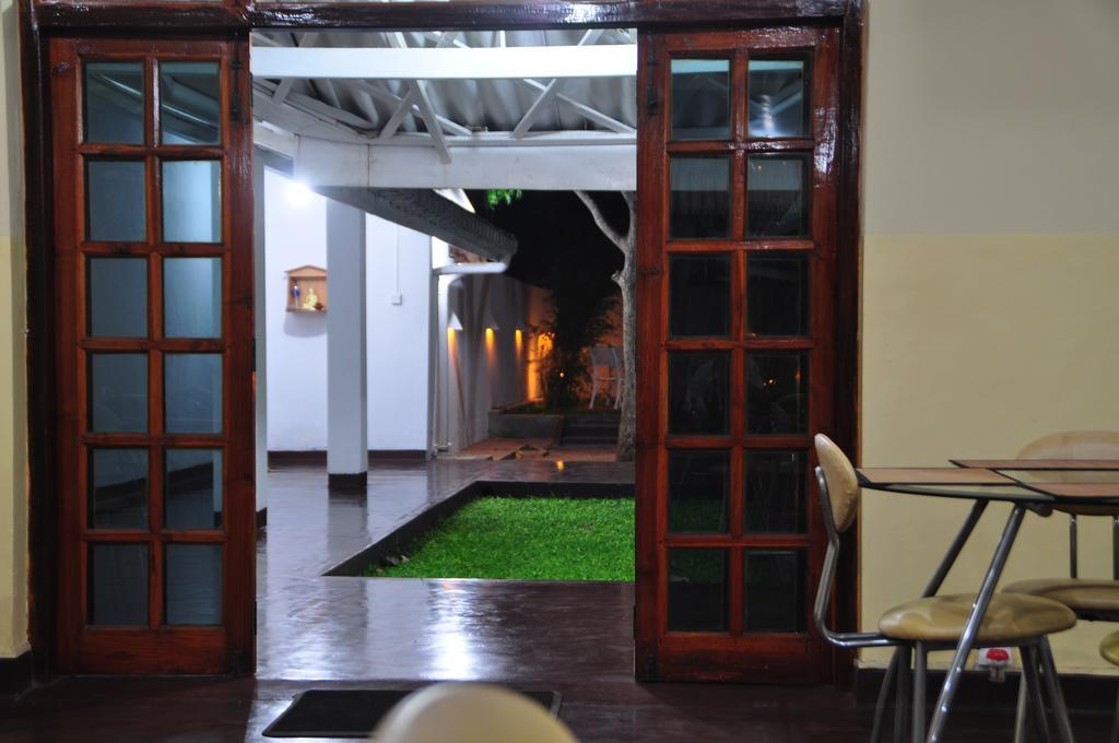 Hotel Melbourne Tourist Rest Anuradhapura Esterno foto