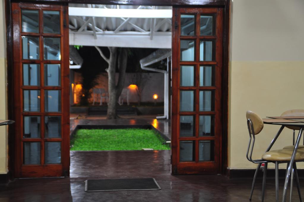 Hotel Melbourne Tourist Rest Anuradhapura Esterno foto