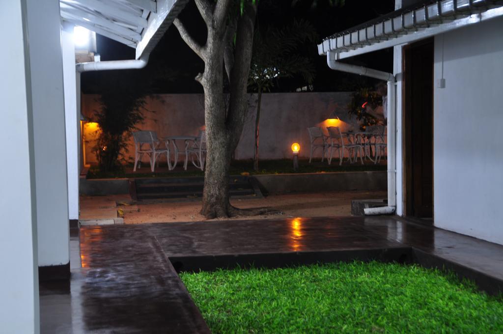 Hotel Melbourne Tourist Rest Anuradhapura Esterno foto
