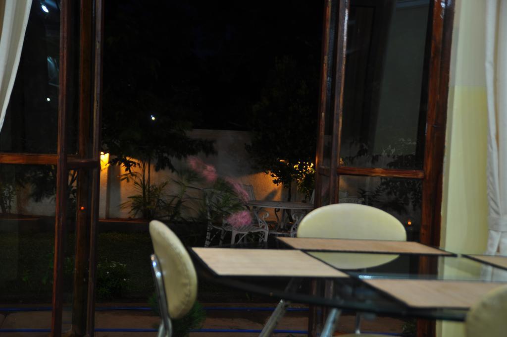 Hotel Melbourne Tourist Rest Anuradhapura Esterno foto