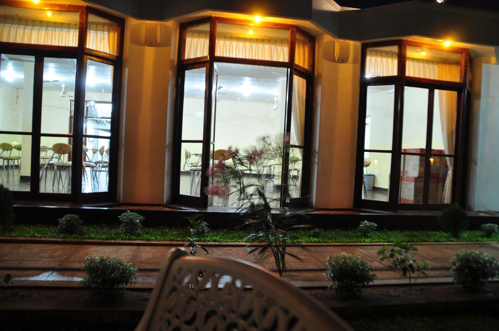 Hotel Melbourne Tourist Rest Anuradhapura Esterno foto