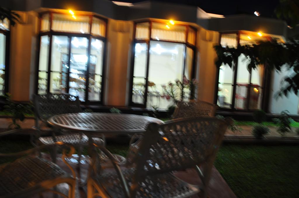 Hotel Melbourne Tourist Rest Anuradhapura Esterno foto