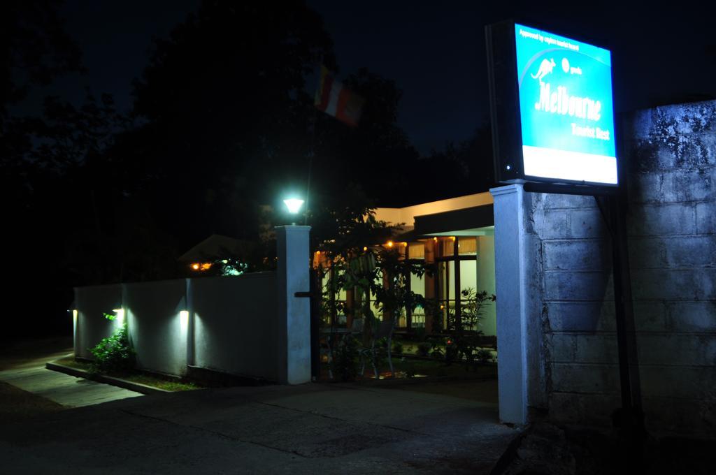 Hotel Melbourne Tourist Rest Anuradhapura Esterno foto