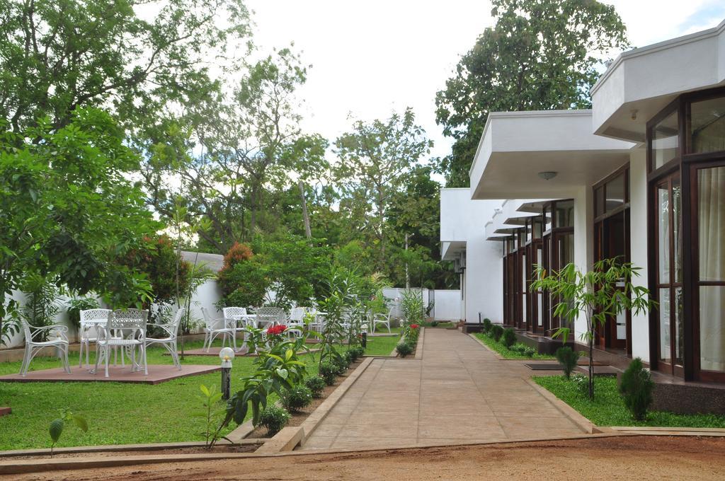 Hotel Melbourne Tourist Rest Anuradhapura Esterno foto