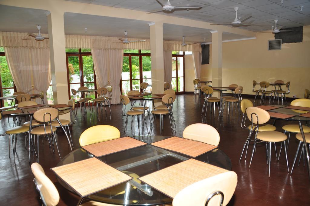 Hotel Melbourne Tourist Rest Anuradhapura Esterno foto