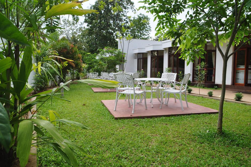 Hotel Melbourne Tourist Rest Anuradhapura Esterno foto