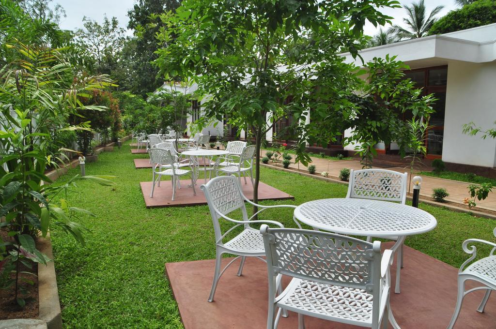 Hotel Melbourne Tourist Rest Anuradhapura Esterno foto