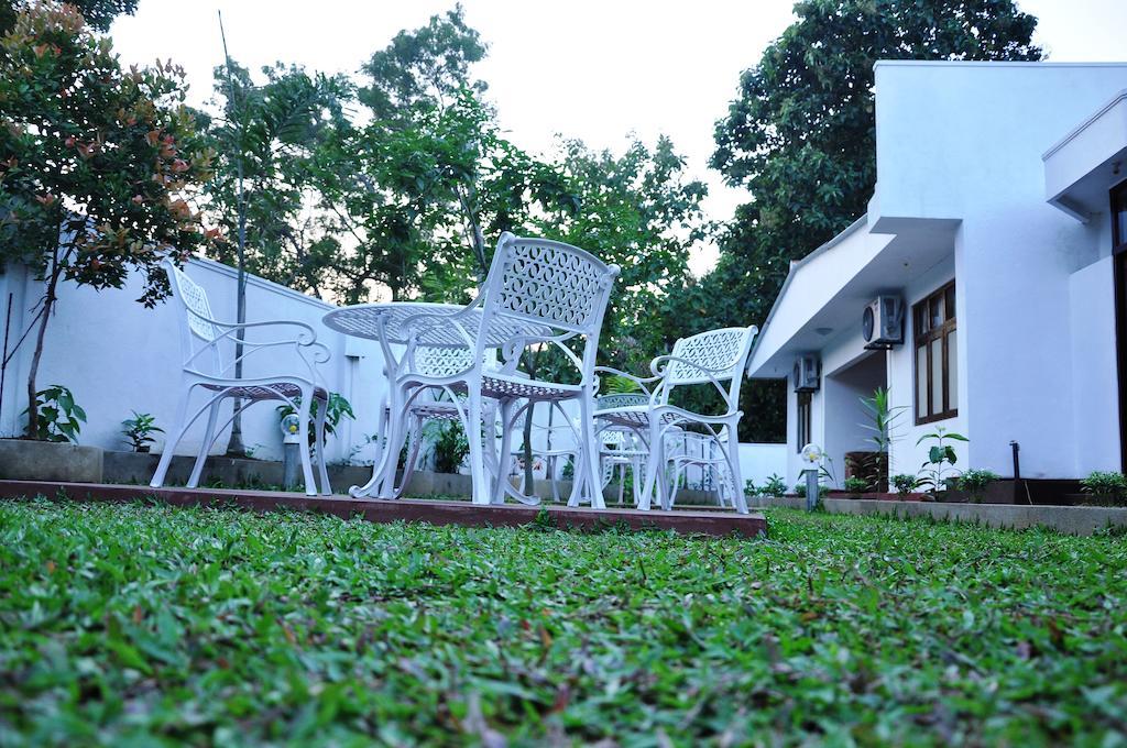 Hotel Melbourne Tourist Rest Anuradhapura Esterno foto