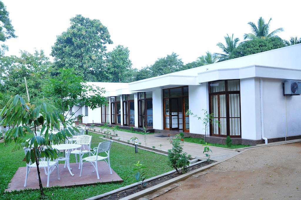 Hotel Melbourne Tourist Rest Anuradhapura Esterno foto