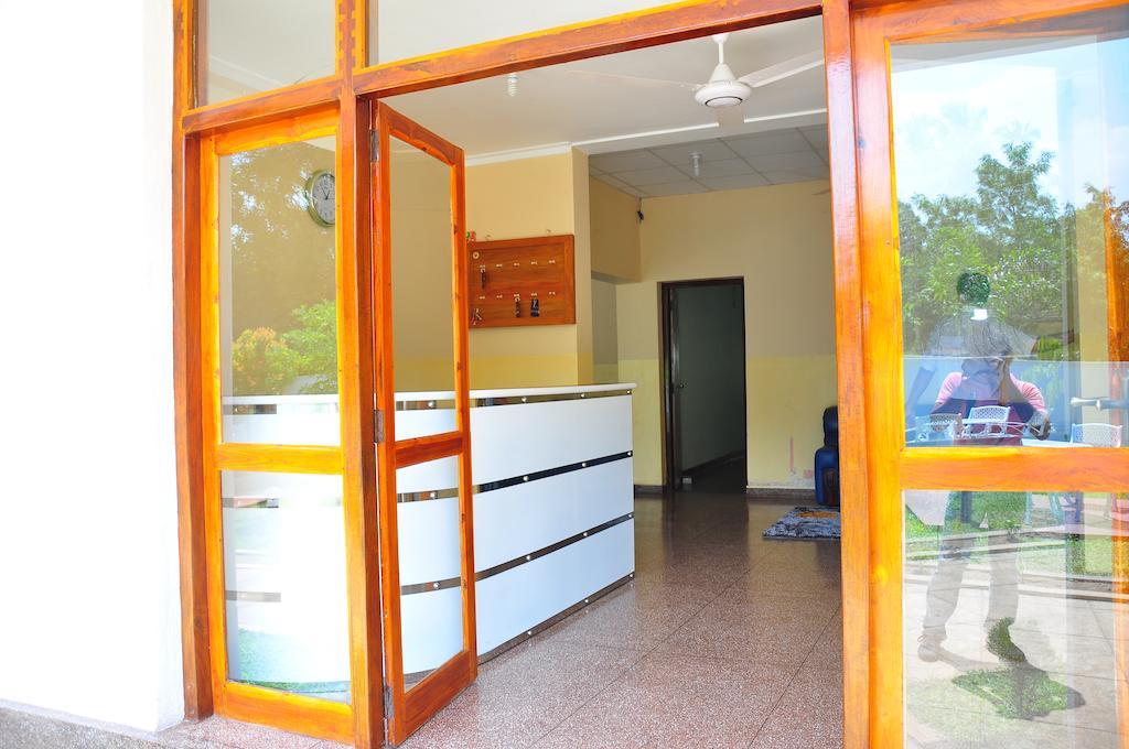 Hotel Melbourne Tourist Rest Anuradhapura Esterno foto