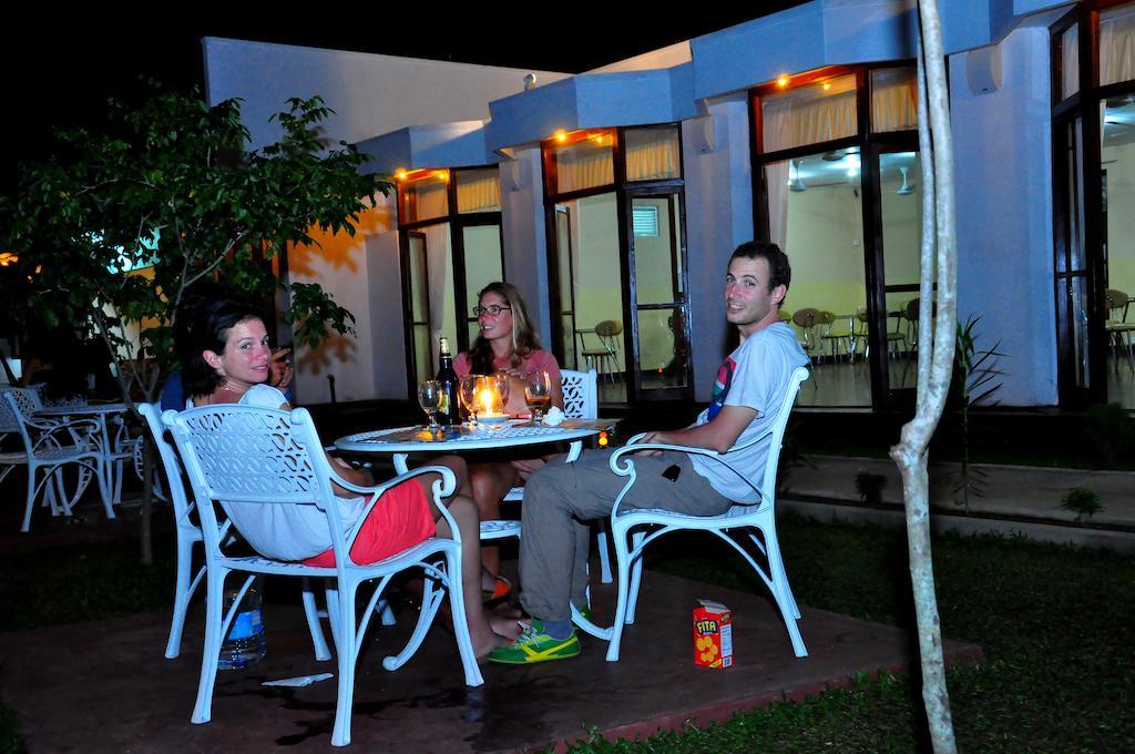 Hotel Melbourne Tourist Rest Anuradhapura Esterno foto