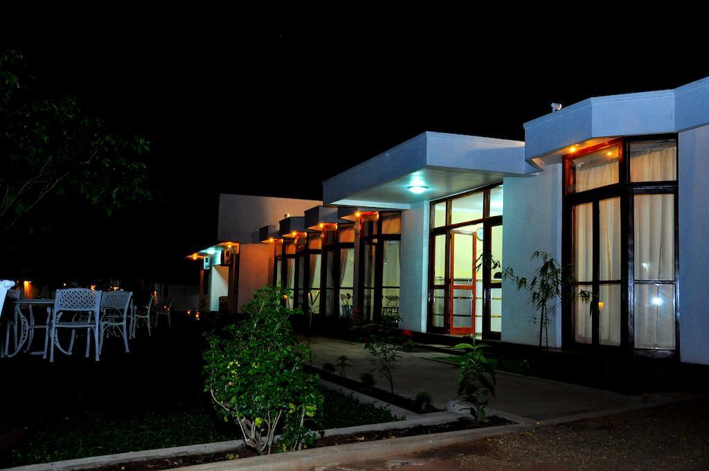 Hotel Melbourne Tourist Rest Anuradhapura Esterno foto