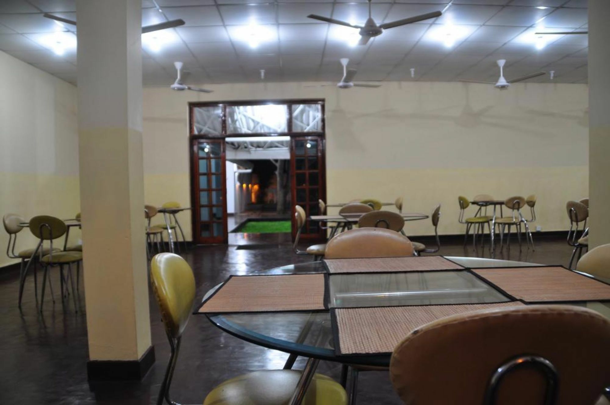 Hotel Melbourne Tourist Rest Anuradhapura Esterno foto
