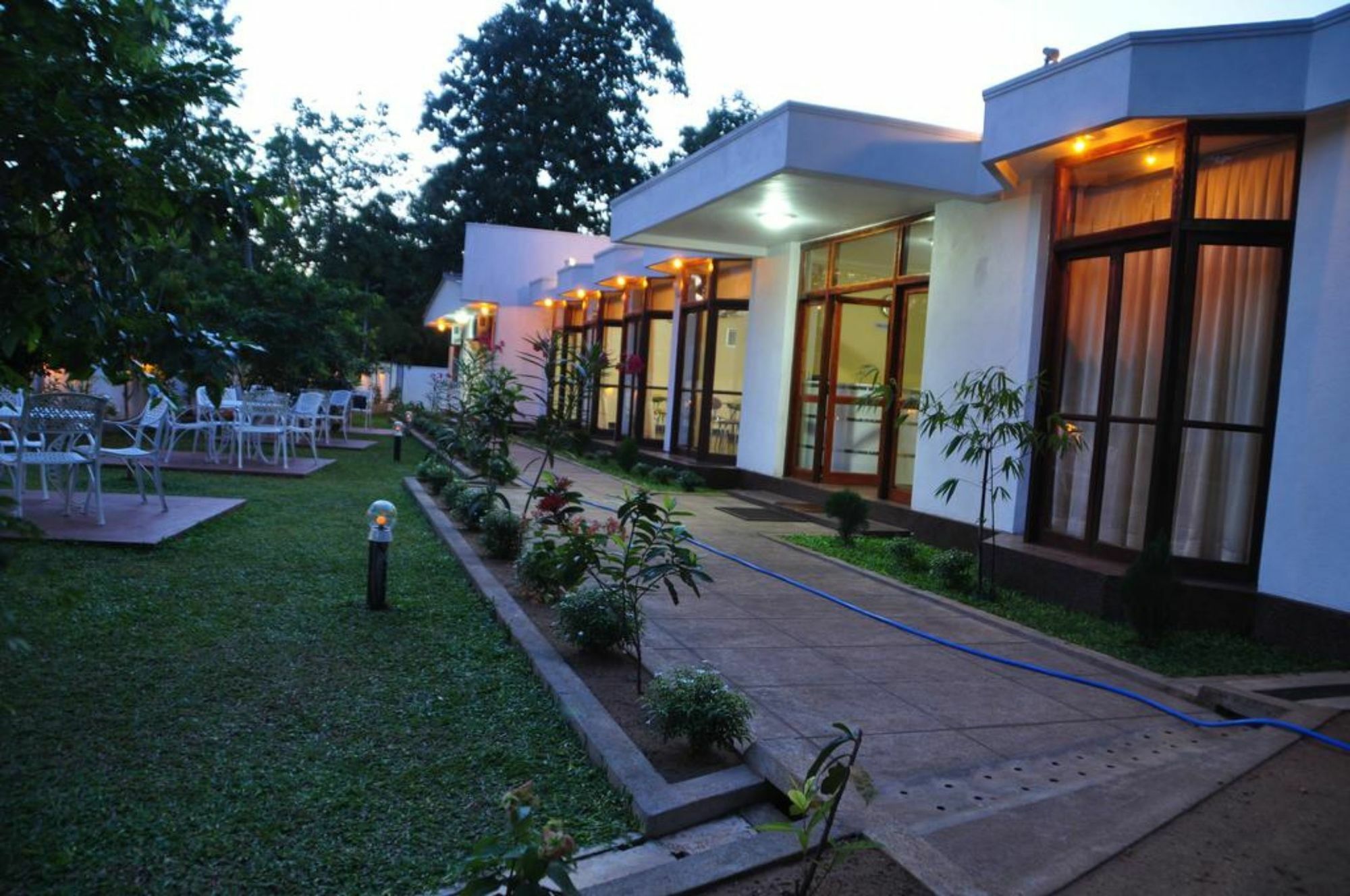Hotel Melbourne Tourist Rest Anuradhapura Esterno foto